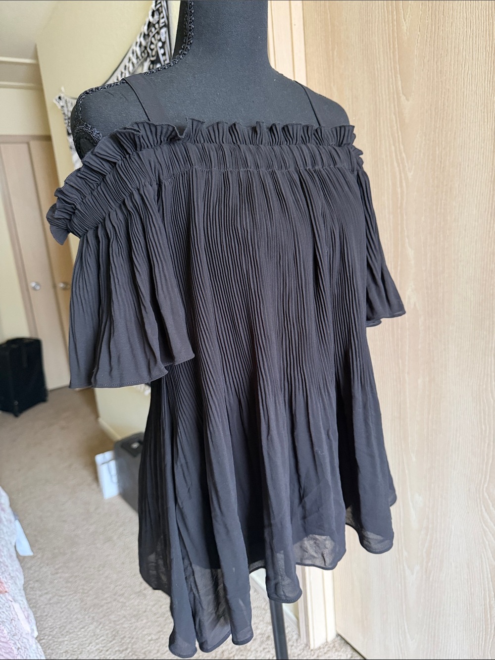 Cupio Black Off-Shoulder Pleated Tunic Top